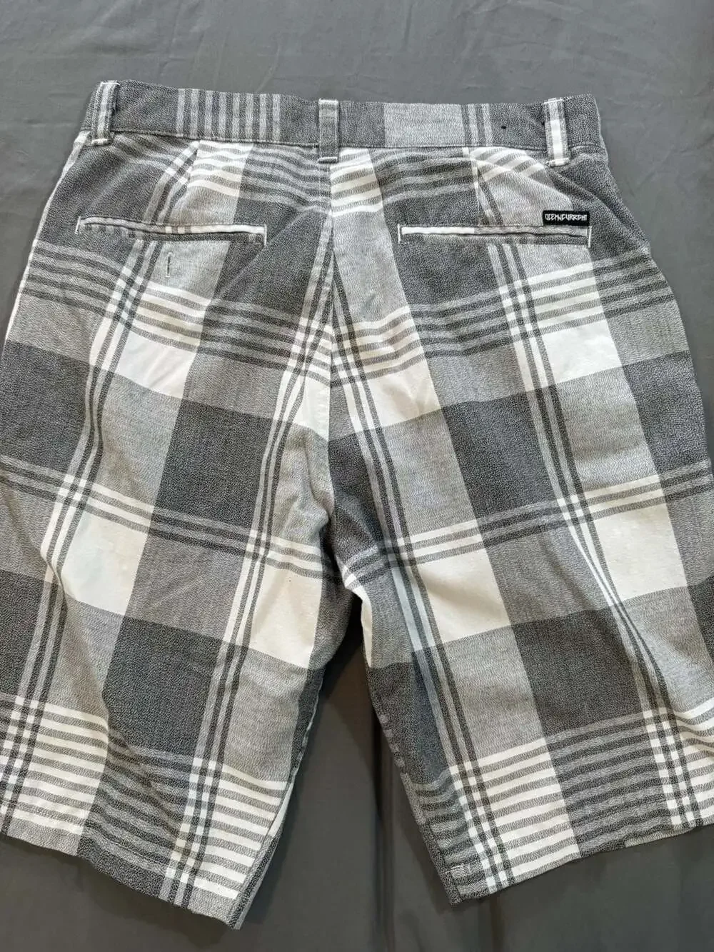 Ocean Current Plaid Shorts Gray White Men’s Size 32 Casual Flat Front